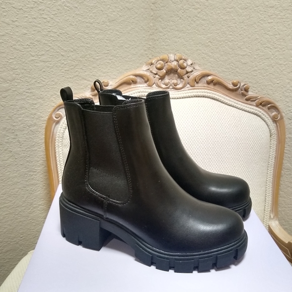 Madden Girl Tessa Chelsea Boots 